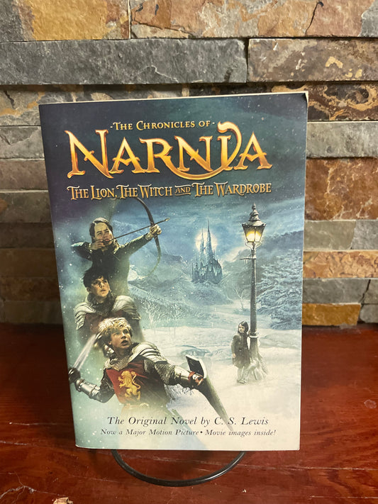 The Chronicles of Narnia The Lion,The Witch and The Wardrobe by C.S.Lewis