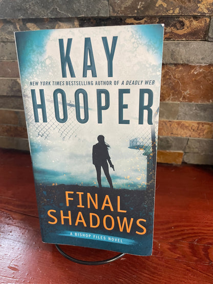 Final Shadows by Kay Hooper