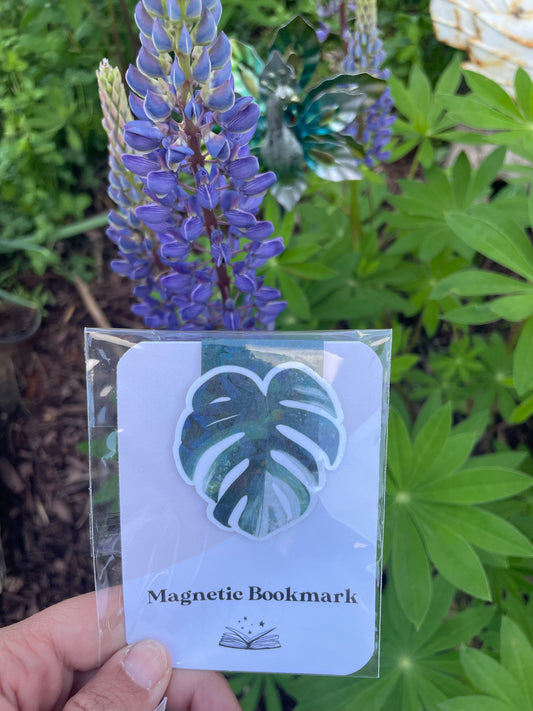 Monstera leaf magnetic bookmark